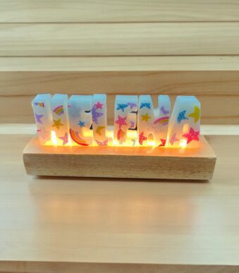 lámpara de nombre - Helena - resina epoxi - fabricado a mano - pydecoracion.com
