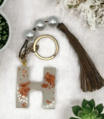 LLavero letra H efecto Otoñal - resina epoxi - fabricado a mano - pydecoracion.com